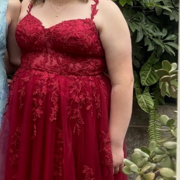 Red Floral Appliqué Prom Dress - Picture 1 of 4